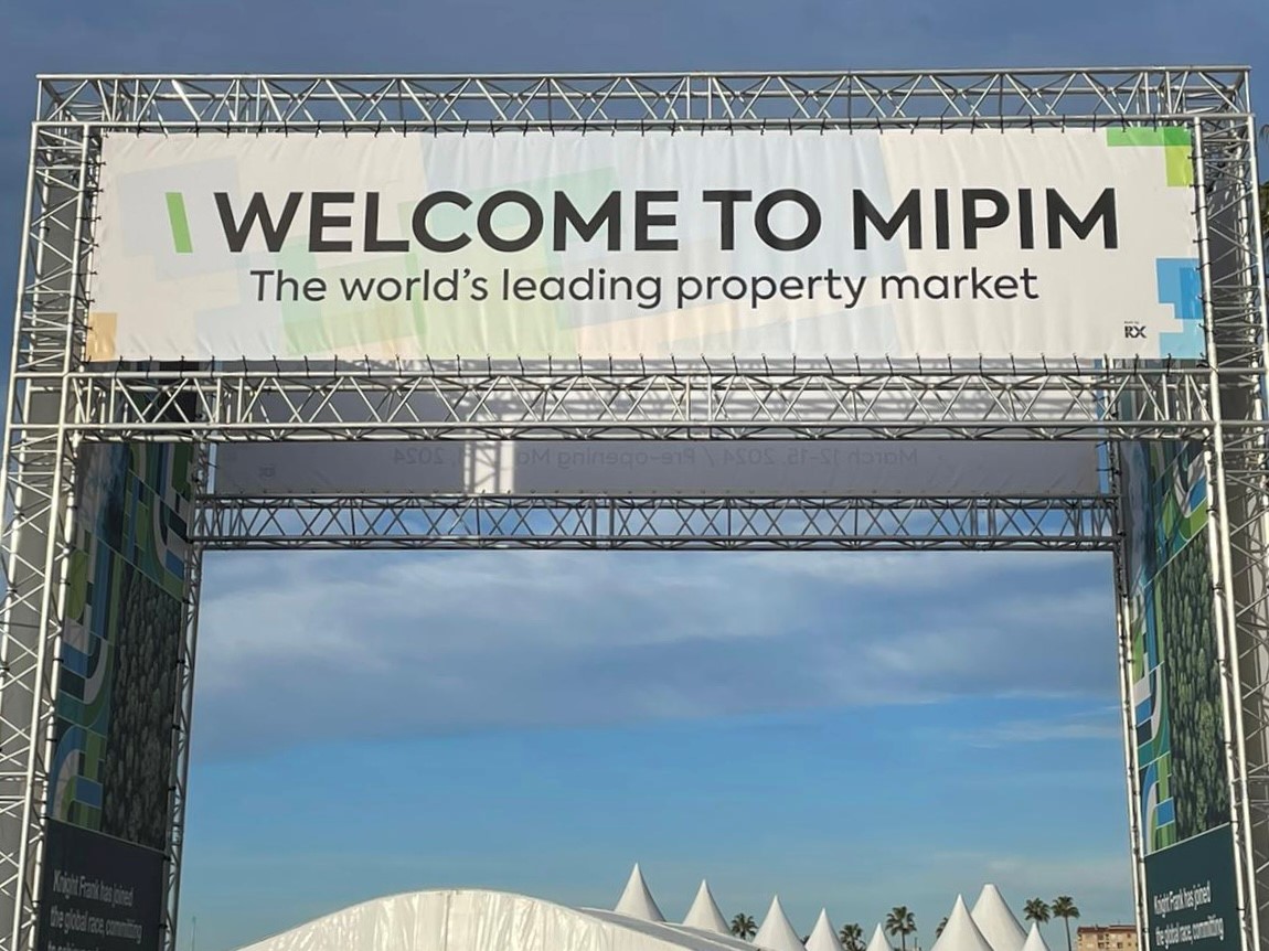 Mipim_2023_Eingang_quer.jpg