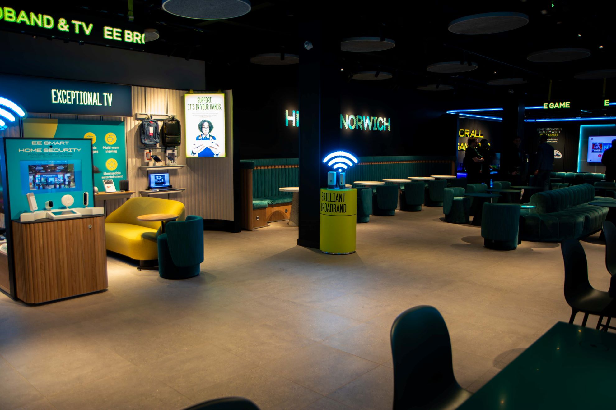 Catella APAM Secures EE's New Flagship Experience Store in Norwich